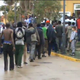 Llegan a Melilla un centenar de inmigrantes tras un nuevo asalto a la valla