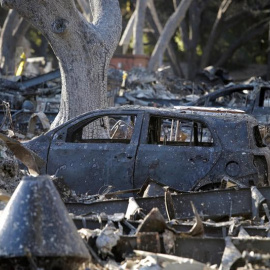 Vista de los estragos hoy, lunes 12 de noviembre de 2018, después del incendio de Woosley, en Westlake Village, California. (MIKE NELSON | EFE)