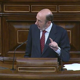 Rubalcaba tira de hemeroteca con un texto de Rajoy del 83 que decía que "Los hijos de la buena estirpe tienen mejores resultados"