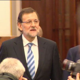 Rajoy a la salida del Congreso: "Estoy muy bien, además tengo que estar en forma que mañana continúa a las nueve"