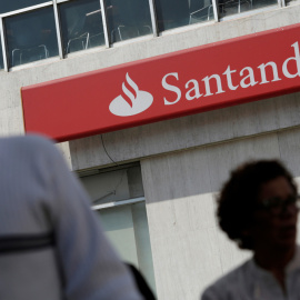 Una oficina del Banco Santander en la ciudad mexicana de Monterrey. REUTERS/Daniel Becerril