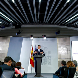 El presidente del Gobierno, Pedro Sánchez, durante su comparecencia en el Palacio de la Moncloa para anunciar la convocatoria de elecciones para el 28 de abril. REUTERS/Juan Medina