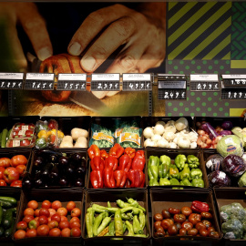 Mostrador de vegetales en una tienda de Dia en Madrid. REUTERS/Juan Medina