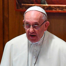 El papa Francisco interviene durante la reunión del Sínodo celebrada en Ciudad del Vaticano.-EFE
