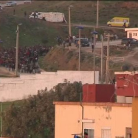 Más de 1.000 inmigrantes intentan sin éxito entrar en Ceuta