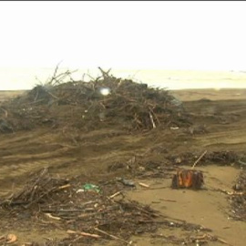 La playa de Getxo arrasada por el fuerte temporal