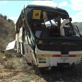 Tres heridos graves en un accidente de atobús escolar en Valencia