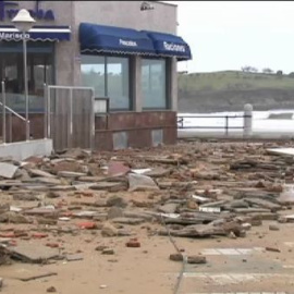 Fuerte temporal en Santander provoca destrozos de viviendas e inundaciones