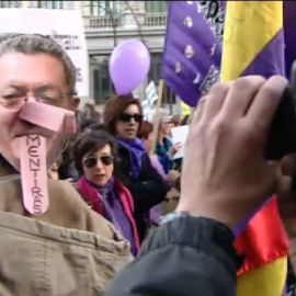 Manifestaciones multitudinarias contra la reforma del aborto en el día de la Mujer