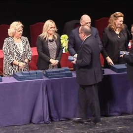 El Gobierno entrega 365 condecoraciones a las víctimas del 11-M