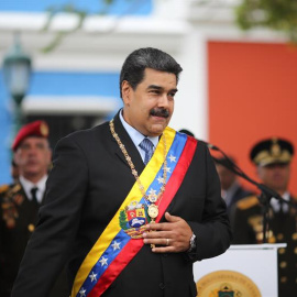 Fotografía cedida por prensa de Miraflores que muestra al presidente de Venezuela, Nicolás Maduro (c), mientras participa en los actos conmemorativos del Bicentenario del Discurso de Angostura, este viernes en Ciudad Bolívar (Venezuela). El discurso fu