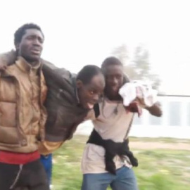 Alrededor de 300 inmigrantes saltan la valla en Melilla
