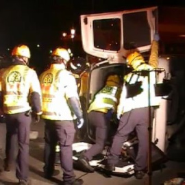 Taxi embiste a furgoneta en la plaza madrileña de Colón