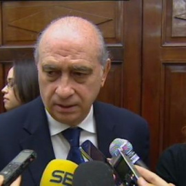 Fernández Díaz elude contestar si había visto las fotografías de los inmigrantes heridos por las concertinas