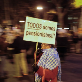 Unas mujer pensionista en una manifestación contra la austeridad en Madrid AFP / Pedro Armestre