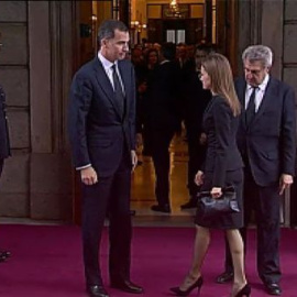 Los Príncipes de Asturias llegan a la capilla ardiente de Alfonso Suárez