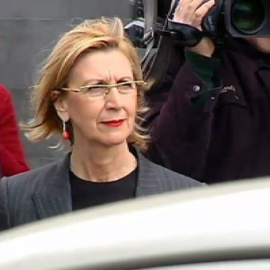 Rosa Díez, abucheada a la salida de un juicio 