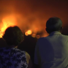 El incendio de Ávila obliga a desalojar una urbanización