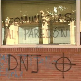 Neonazis pintan la sede de IU-Verdes