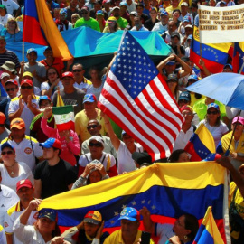 Simpatizantes de la oposición participan en un mitin contra Maduro. Reuters