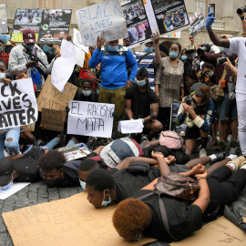  Protesta antirracista en Barcelona en junio de 2020 a raíz del asesinato de George Floyd en Estados Unidos.- LLUIS GENE AFP