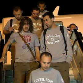 Caras tristes entre los jugadores del Barça a su llegada a la ciudad condal