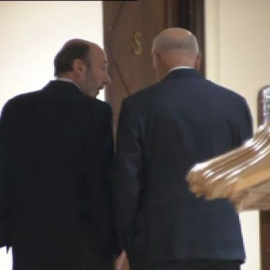 Rubalcaba y Duran mantienen una conversación 'privada' en el Congreso