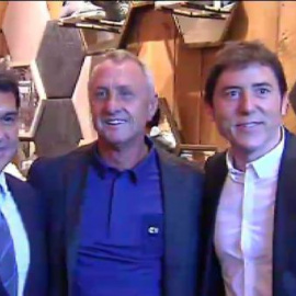 Cruyff sobre Tata: "Está haciendo lo que puede pero es muy difícil cuando tienes que mandar y no te dejan"