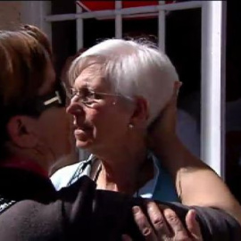 La presión popular consigue aplazar el desahucio de Dolores