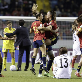 Jugadoras de España celebran al ganar la Copa Mundial Femenina Sub-20 luego de vencer a Japón