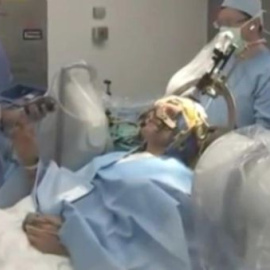 Hospitales públicos españoles aplican una novedosa técnica que alivia los síntomas del parkinson