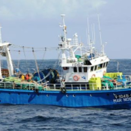 Al menos tres marineros muertos al volcar un pesquero en Asturias