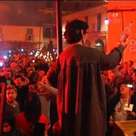 Borracho, entrañable, mujeriego... y un ídolo de masas 