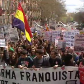 Decenas de actos conmemoran el 83 aniversario la II República