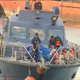 Llegan a Las Palmas los 25 inmigrantes interceptados en patera