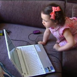 Con dos años, una niña gallega sabe decir todas las capitales del mundo