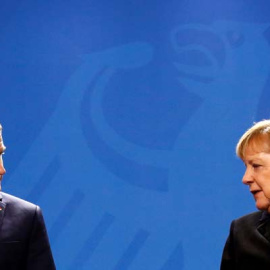 El presidente Macron y la canciller Merkel en Berlín. (FABRIZIO BENSCH)