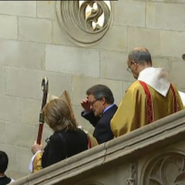 Sant Jordi político con la consulta en lontananza