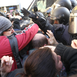 Cargas policiales de los agentes antidisturibios de la Policía Nacional en las inmediaciones de la calle Argumosa de Madrid. Eduardo Parra Europa Press