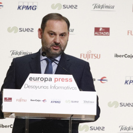 El ministro de Fomento, José Luis Ábalos. / EDUARDO PARRA (EP)