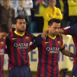 Emotivo minuto de silencio del Barça en El Madrigal 