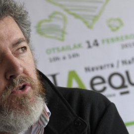 Foto de archivo del diputado de EQUO, Juantxo Lopez de Uralde, durante una conferencia de prensa | EFE