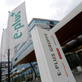 Fotografía de julio de 2013 de la sede de la operadora de móviles alemana E-Plus, en Duesseldorf. REUTERS/Wolfgang Rattay