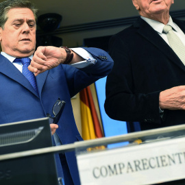 El exministro de Defensa, Federico Trillo, a su llegada para comparecer en la Comisión de Investigación sobre la presunta financiación ilegal del PP, en el Congreso de los Diputados.EFE/Fernando Villar