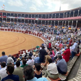 Público en una corrida de toros de la Feria Taurina de Begoña, en la plaza de toros de Gijón. E.P./ANADEL