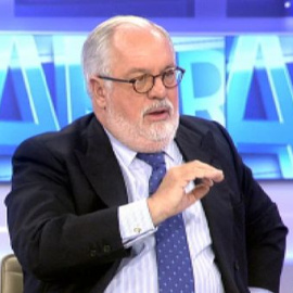 Arias Cañete reta a Soraya Rodríguez a acusarle de recibir sobresueldos en B del PP