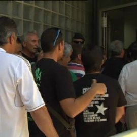 Piden trabajo ocupando pacíficamente la oficina de empleo