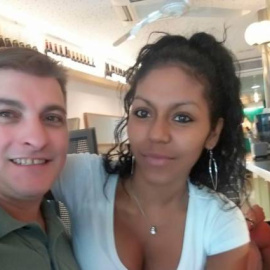 El "rey del cachopo" con su pareja, Heidi Paz.