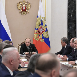 Vladimir Putin en una reunión con su consejo de seguridad en el Kremlin. REUTERS