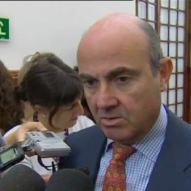 Guindos pide a Magdalena Álvarez que "actúe con responsabilidad"